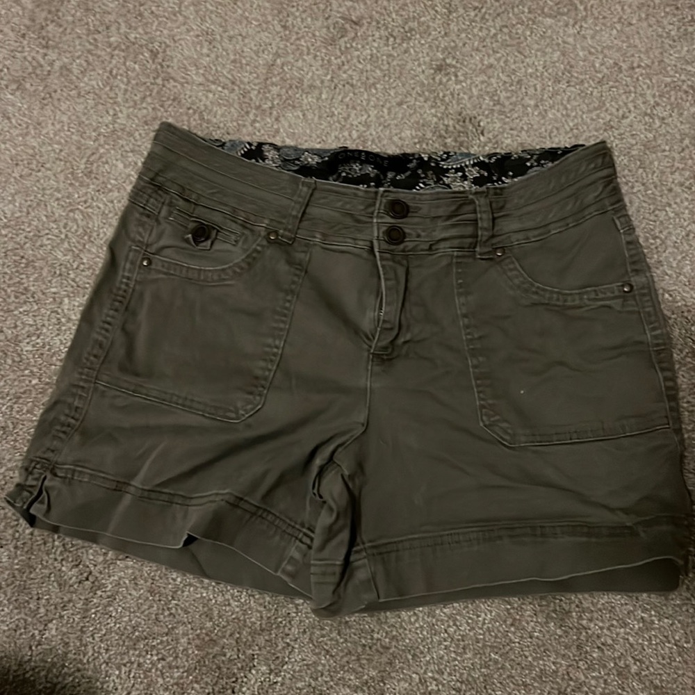 ☀️🌞ONE 5 ONE brand Olive green shorts